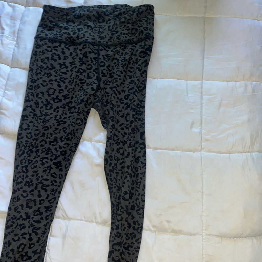 Leopard print Athleta leggings size M